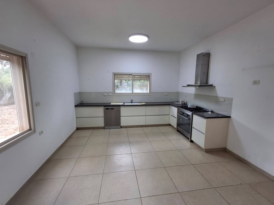 תמונה לפוסט להשכרה בקיבוץ כפר בלום,בהרחבה. כניסה מיידית