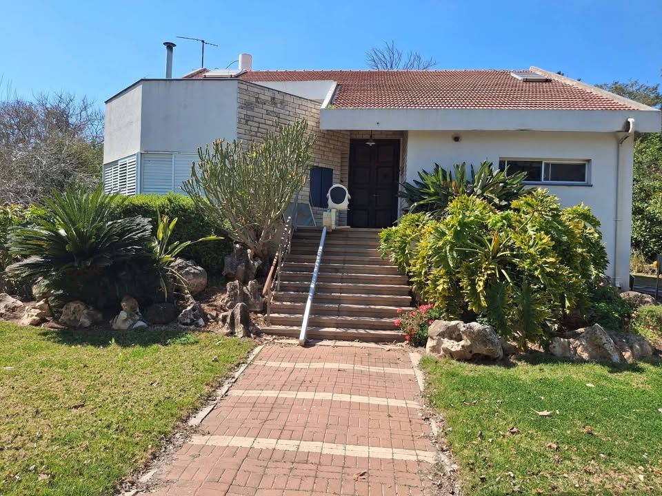 תמונה לפוסט למכירה ביסוד המעלה. בית פרטי 200/730